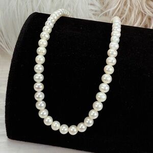 Vintage elegant white pearl necklace